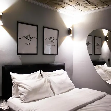 The Bubbles - Jacuzzi Hotel