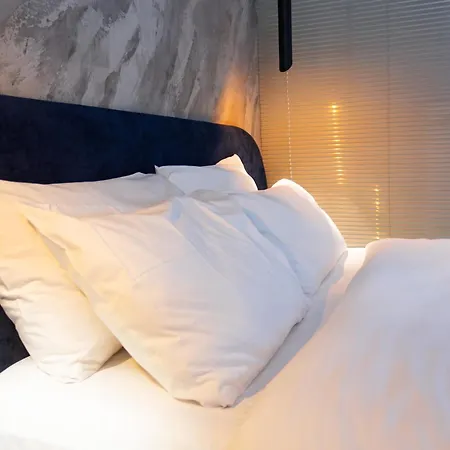 The Bubbles - Jacuzzi * Tirana