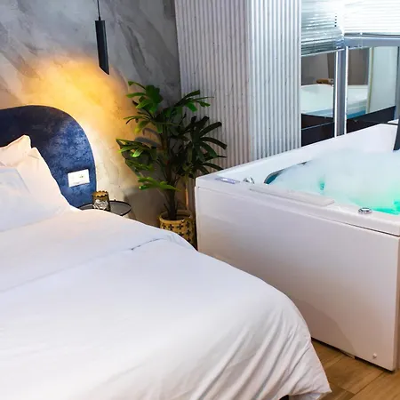 The Bubbles - Jacuzzi Hotel Tirana
