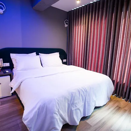 The Bubbles - Jacuzzi Tirana