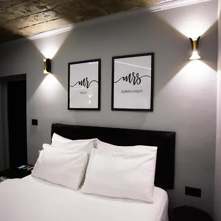 Hotel The Bubbles - Jacuzzi Tirana