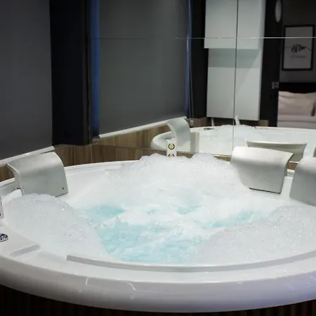 The Bubbles - Jacuzzi * Tirana