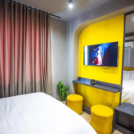 Hotel The Bubbles - Jacuzzi Tirana