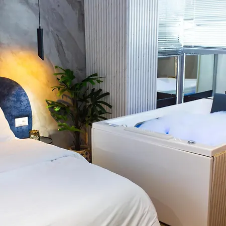 Hotel The Bubbles - Jacuzzi Tirana