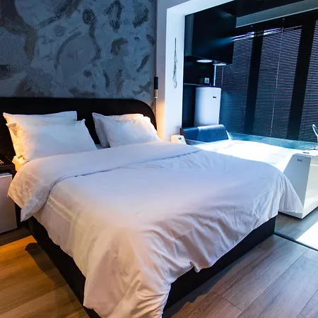 The Bubbles - Jacuzzi Hotel