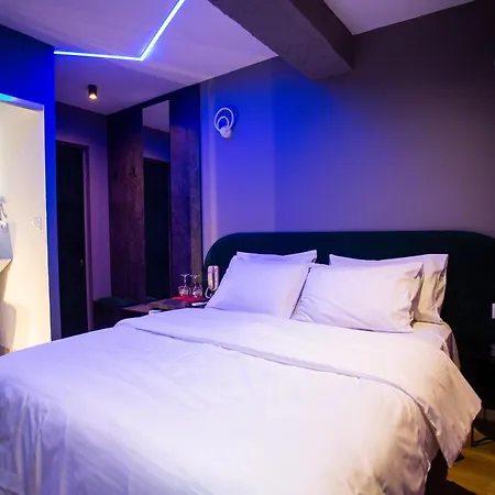 Hotel The Bubbles - Jacuzzi Tirana