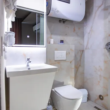 Hotel The Bubbles - Jacuzzi Tirana