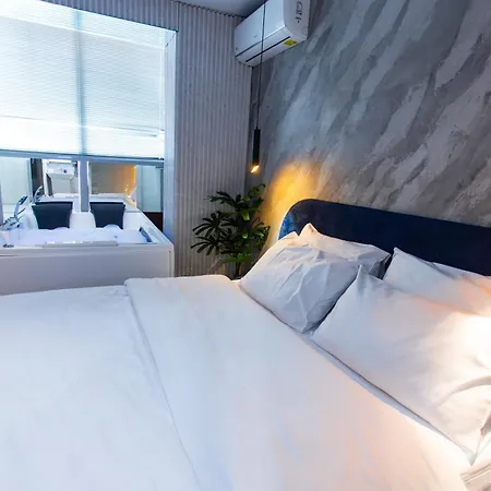 The Bubbles - Jacuzzi * Tirana