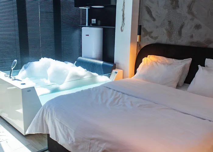 Szálloda The Bubbles - Jacuzzi Tirana