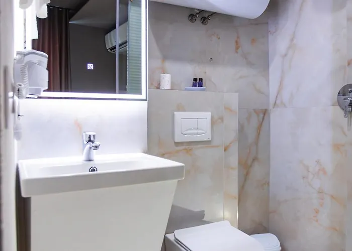 Szálloda The Bubbles - Jacuzzi Tirana